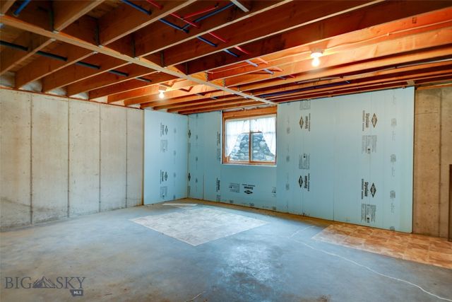 1986 E River Road, Livingston, MT 59047