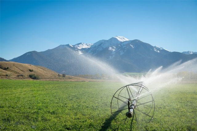 1986 E River Road, Livingston, MT 59047