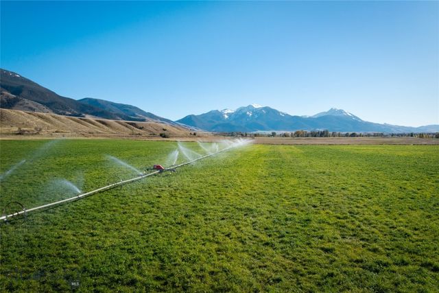 1986 E River Road, Livingston, MT 59047