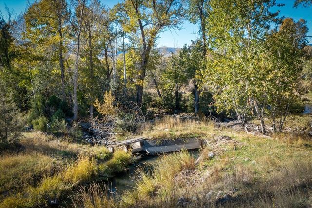 1986 E River Road, Livingston, MT 59047