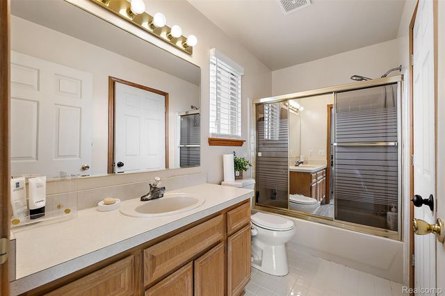 11100 E 14 Mile Road, Warren, MI 48093