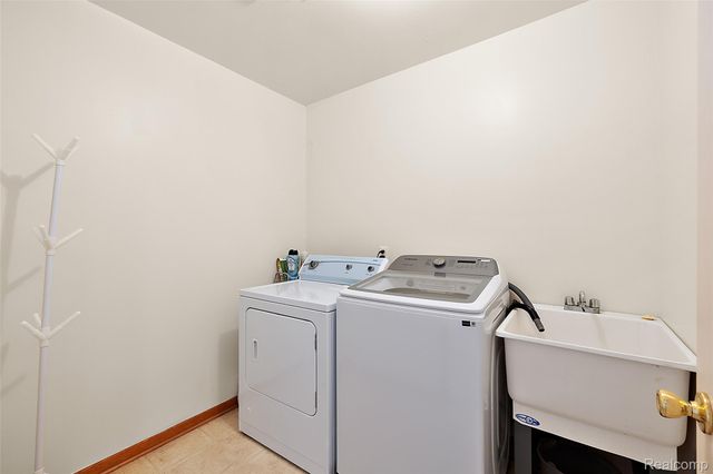 11100 E 14 Mile Road, Warren, MI 48093