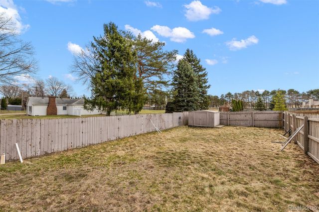 11100 E 14 Mile Road, Warren, MI 48093