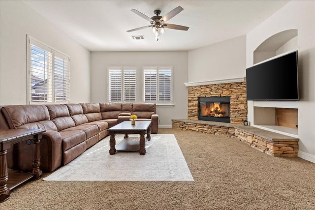 1918 Heidi Way, Yuba City, CA 95993