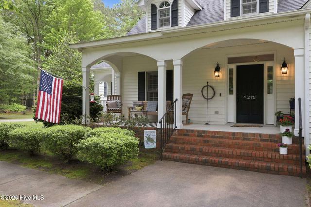 279 Beech Cove Drive, Grimesland, NC 27837