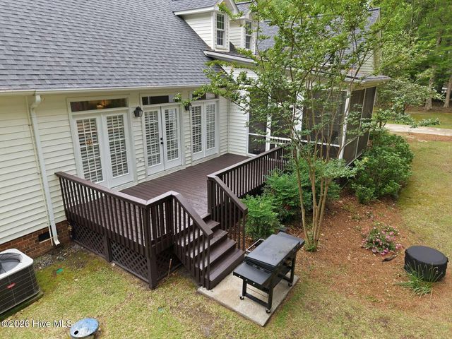 279 Beech Cove Drive, Grimesland, NC 27837