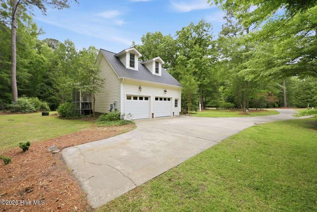 279 Beech Cove Drive, Grimesland, NC 27837