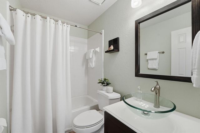 2605 Hampton Springs Drive, Seabrook, TX 77586