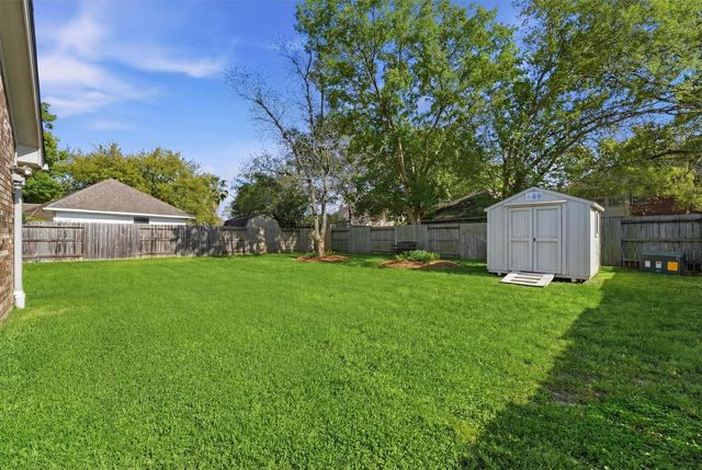 2605 Hampton Springs Drive, Seabrook, TX 77586