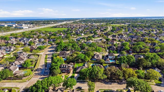 2605 Hampton Springs Drive, Seabrook, TX 77586