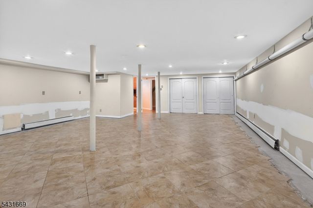 14 Taylor Dr, New Brunswick City, NJ 08901