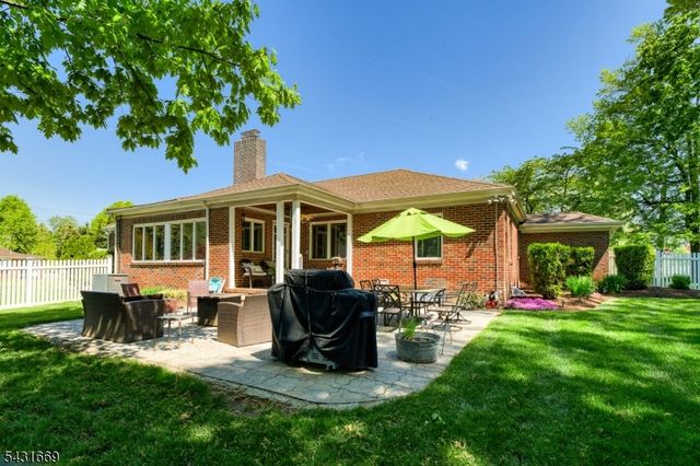 14 Taylor Dr, New Brunswick City, NJ 08901