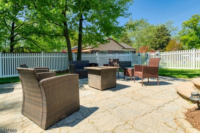 14 Taylor Dr, New Brunswick City, NJ 08901