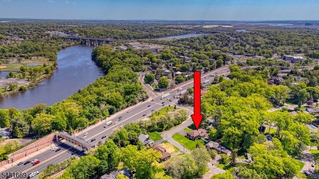 14 Taylor Dr, New Brunswick City, NJ 08901