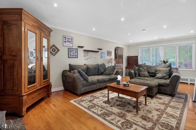 14 Taylor Dr, New Brunswick City, NJ 08901