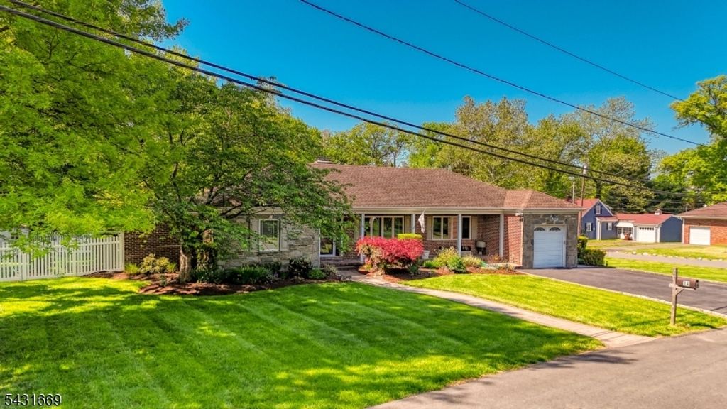 14 Taylor Dr, New Brunswick City, NJ 08901