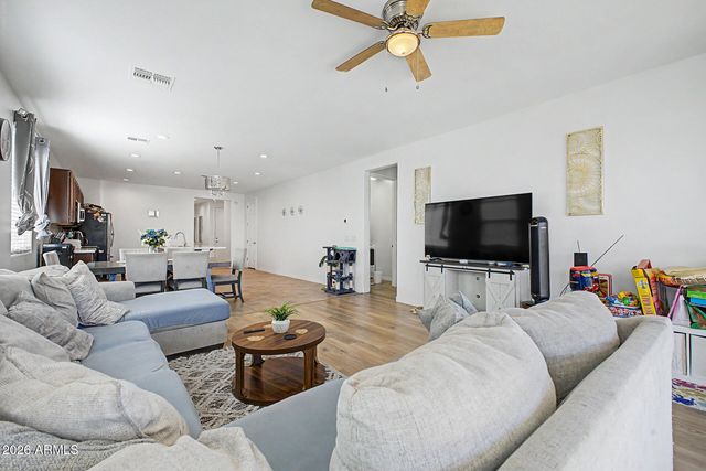 7521 W SUPERIOR Avenue, Phoenix, AZ 85043
