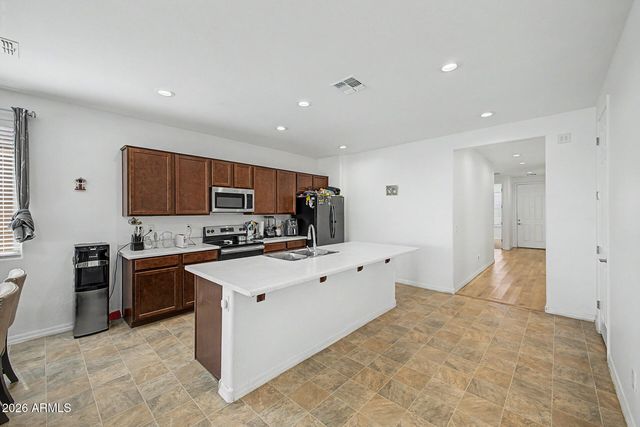7521 W SUPERIOR Avenue, Phoenix, AZ 85043