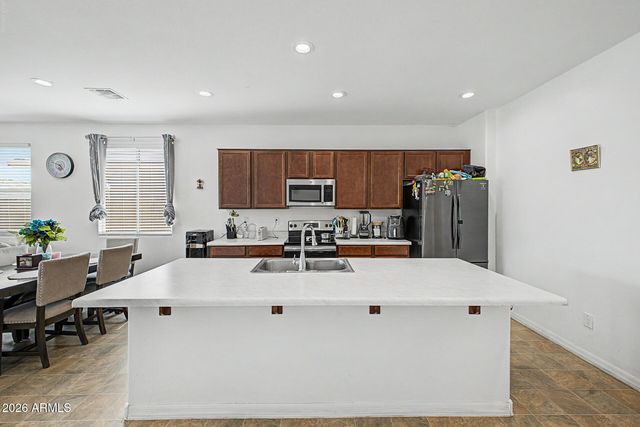7521 W SUPERIOR Avenue, Phoenix, AZ 85043