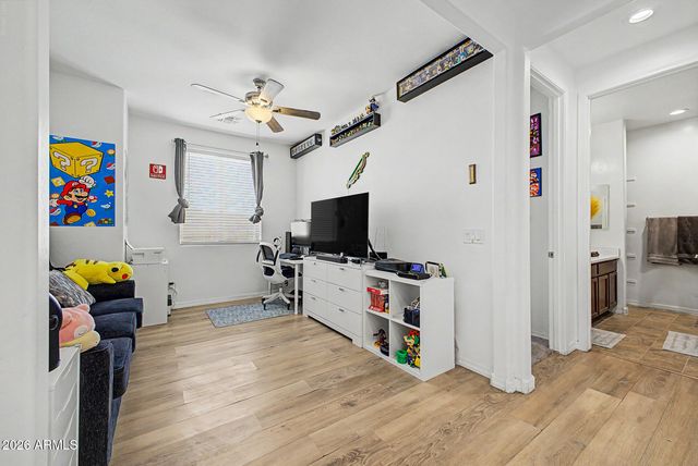7521 W SUPERIOR Avenue, Phoenix, AZ 85043
