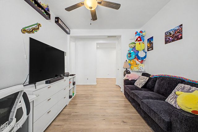 7521 W SUPERIOR Avenue, Phoenix, AZ 85043