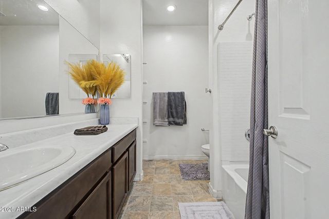 7521 W SUPERIOR Avenue, Phoenix, AZ 85043