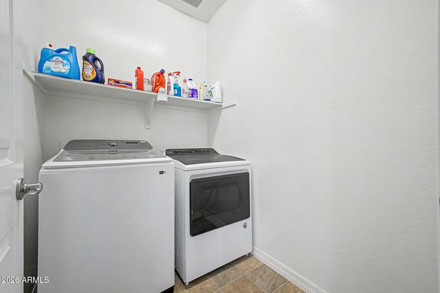 7521 W SUPERIOR Avenue, Phoenix, AZ 85043