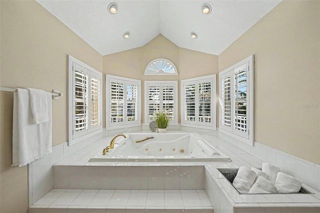 833 MARCO DRIVE NE, St Petersburg, FL 33702
