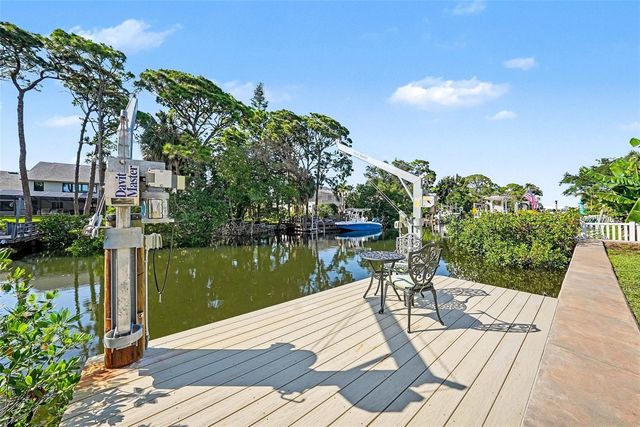 833 MARCO DRIVE NE, St Petersburg, FL 33702