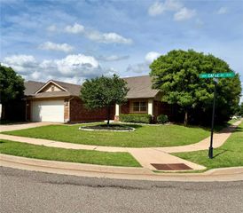 18100 Calle Way, Edmond, OK 73012