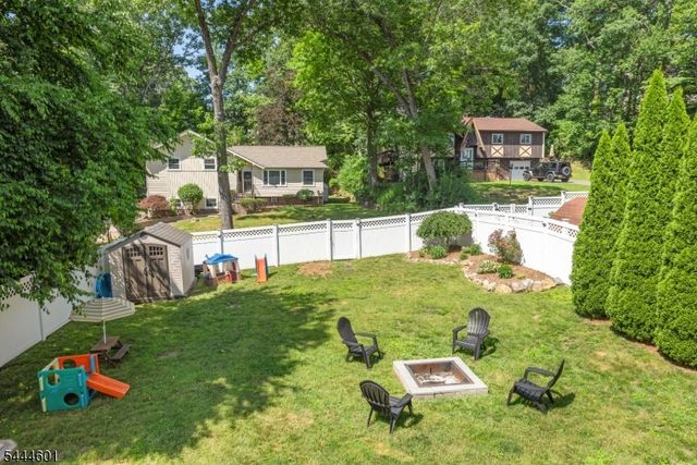 561 Rogers Dr, Roxbury Twp., NJ 07850