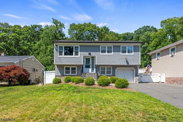 561 Rogers Dr, Roxbury Twp., NJ 07850