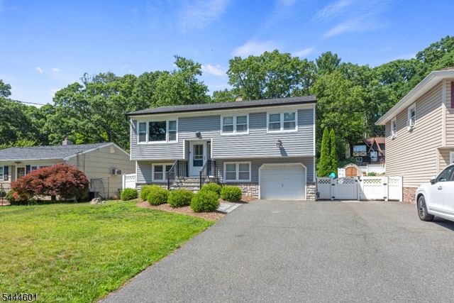 561 Rogers Dr, Roxbury Twp., NJ 07850
