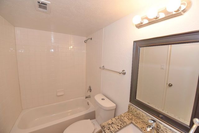 4033 Gilbert Avenue 104, Dallas, TX 75219