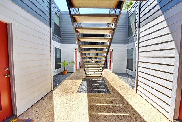 4033 Gilbert Avenue 104, Dallas, TX 75219