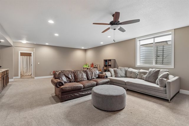 590 NE Meridian Drive, Waukee, IA 50263