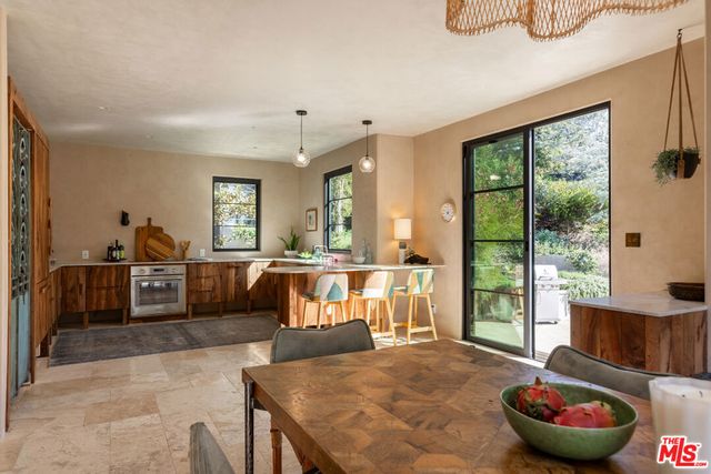 21165 Entrada Road, Topanga, CA 90290