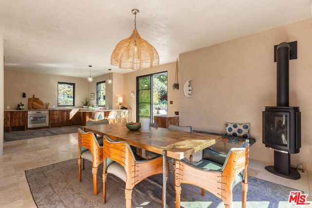 21165 Entrada Road, Topanga, CA 90290