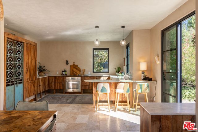 21165 Entrada Road, Topanga, CA 90290