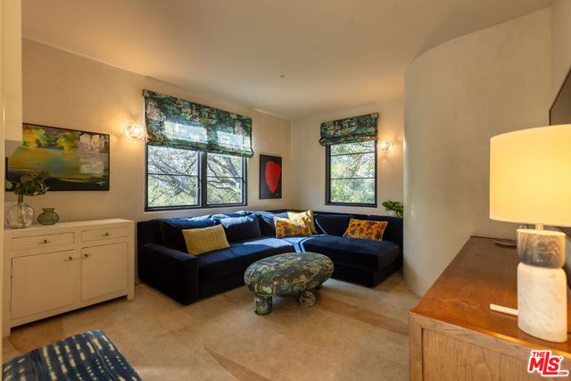 21165 Entrada Road, Topanga, CA 90290