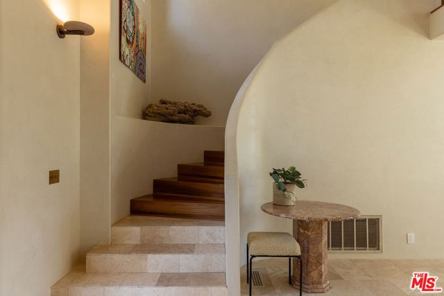 21165 Entrada Road, Topanga, CA 90290