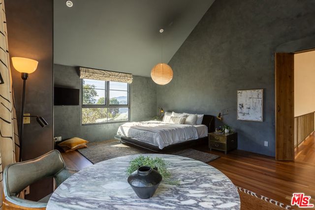21165 Entrada Road, Topanga, CA 90290