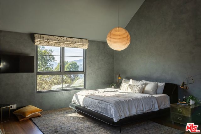 21165 Entrada Road, Topanga, CA 90290