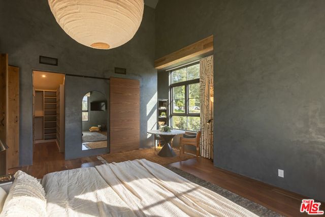 21165 Entrada Road, Topanga, CA 90290