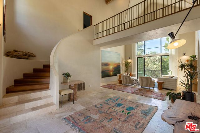 21165 Entrada Road, Topanga, CA 90290