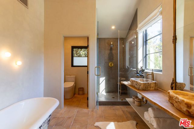 21165 Entrada Road, Topanga, CA 90290