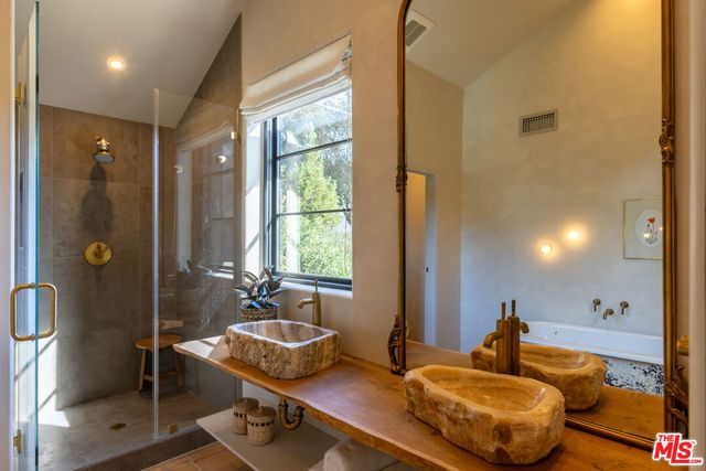 21165 Entrada Road, Topanga, CA 90290