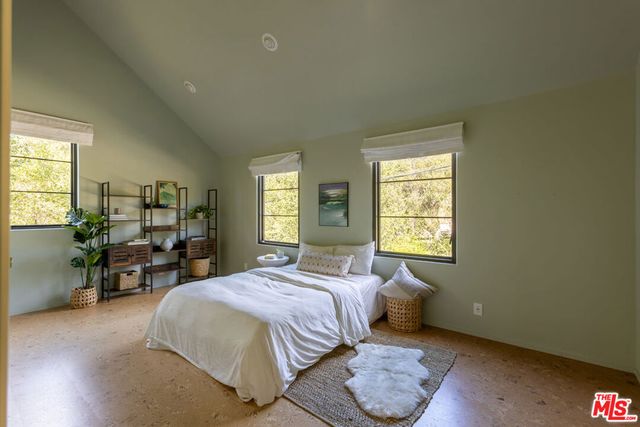21165 Entrada Road, Topanga, CA 90290