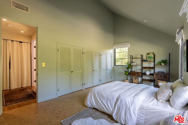 21165 Entrada Road, Topanga, CA 90290