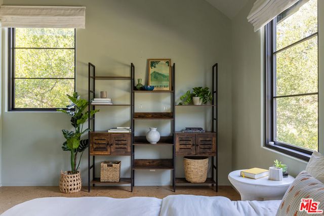 21165 Entrada Road, Topanga, CA 90290